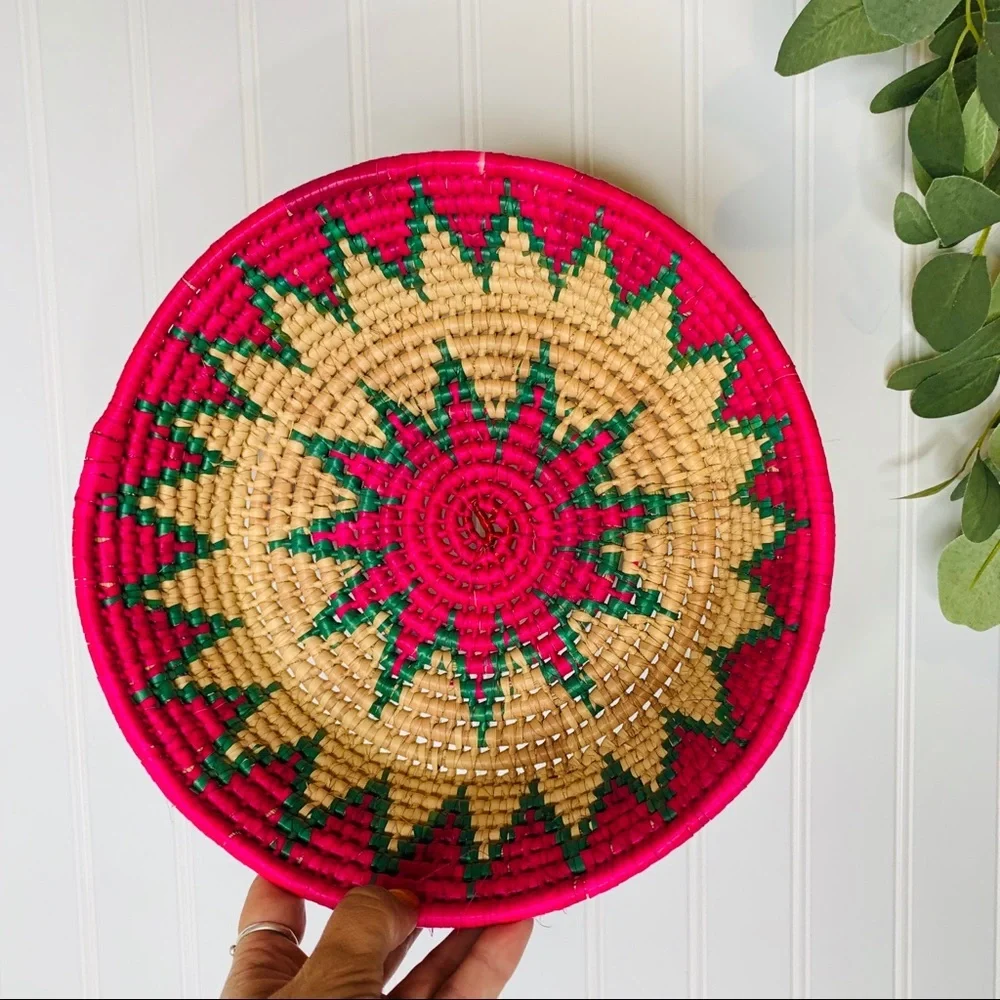 Wall basket